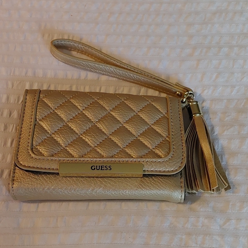 🍁GUESS GOLD WALLET WITH WRISTLET